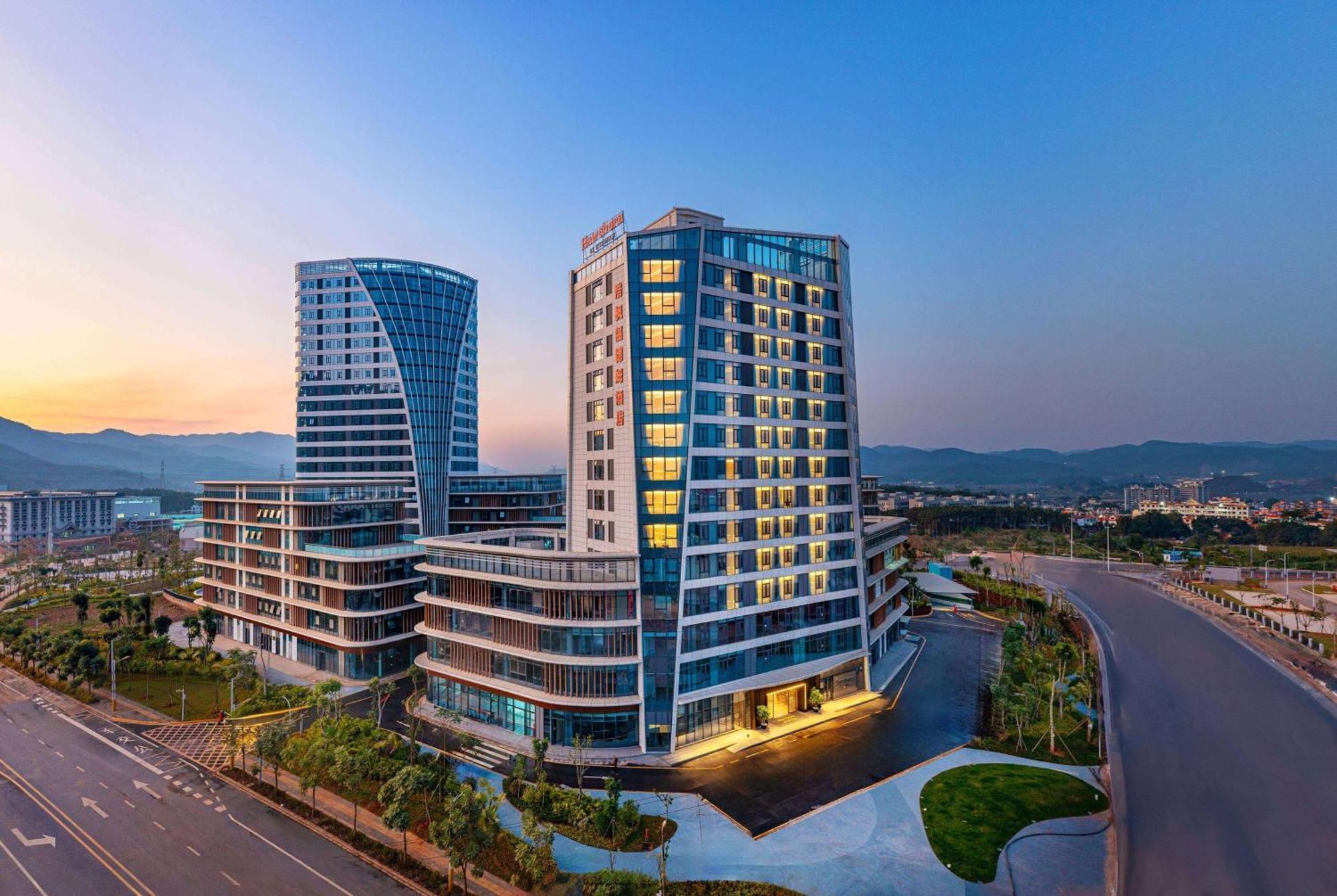 Hawthorn By Wyndham Jinghong Mengyang Hotel Exterior photo